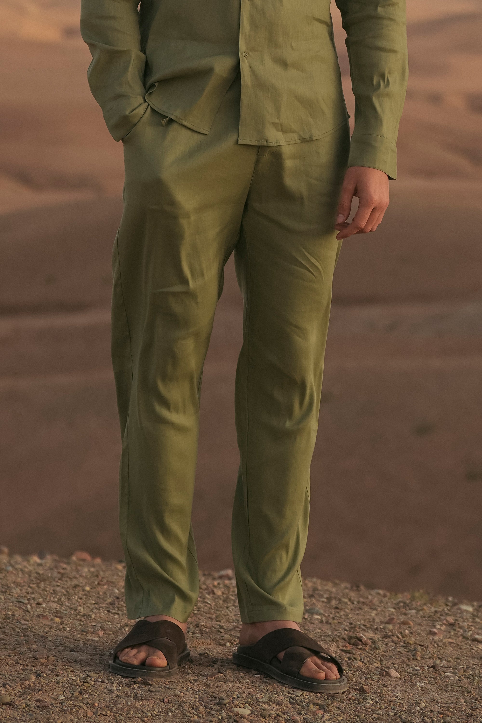 THE LINEN TROUSERS