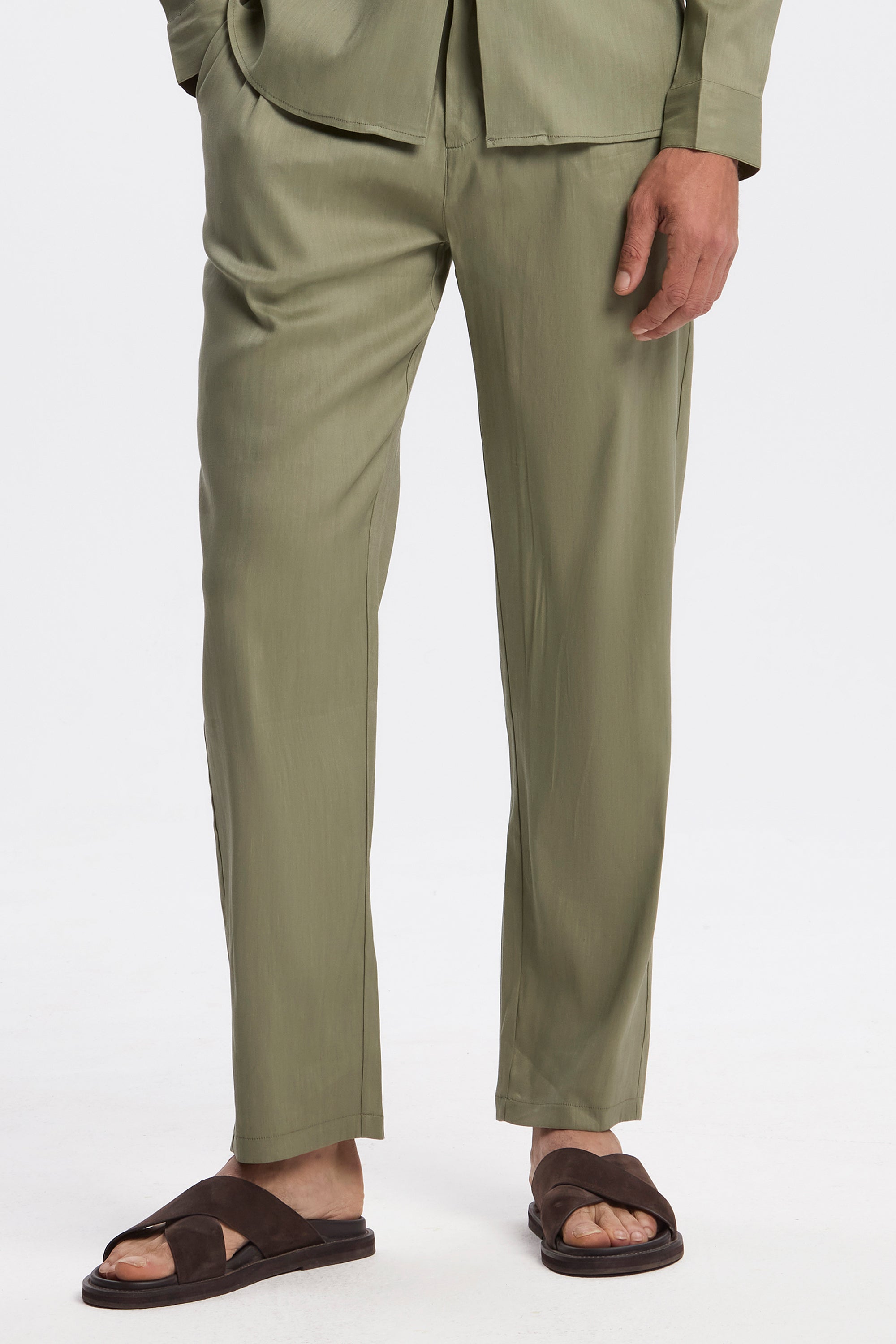 THE LINEN TROUSERS